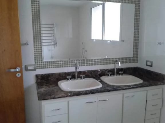 Imagem Casa em Aldeia da Serra - 354m²