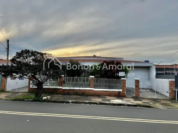 Imagem Casa com 5 dormitórios, sendo 3 suítes, e projetada com acessibilidade para deficientes (PcD). O i...