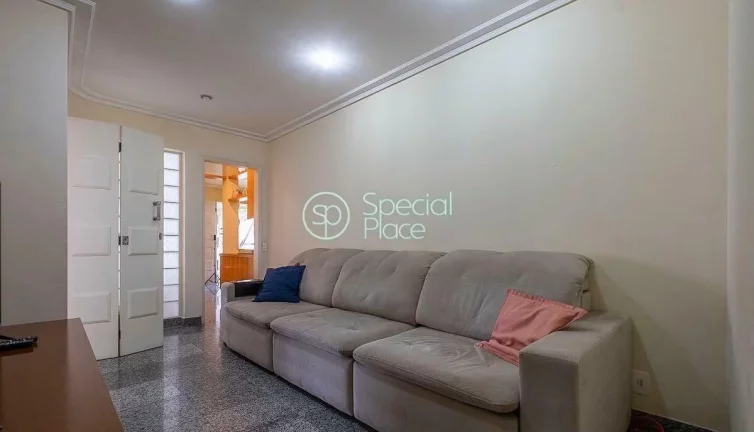 Imagem Apto amplo e iluminado com 220m² muito bem localizado numa via super arborizada. Living amplo para ...