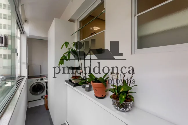 Imagem Apartamento reformado no primeiro andar em prédio charmoso da Ru Dr Gabriel dos Santos