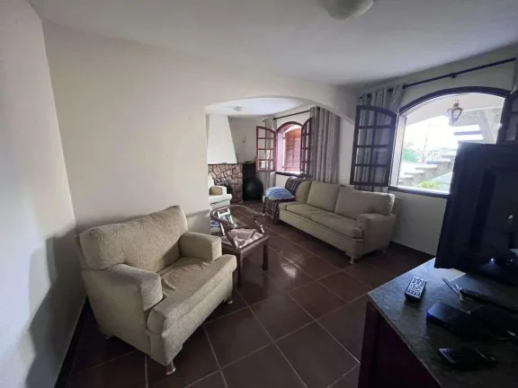 Imagem 2 casa á venda em Barbacena com 3 dormitório e 2 suítes no Santa Cecília