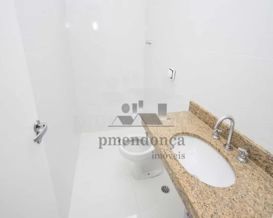 Imagem Apartamento totalmente reformado, living com porcelanato, 3 dormitórios, sendo 1 suíte, ambos no c...