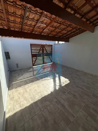 Imagem Casa à 900 metros da Praia da Plataforma em Mongaguá com piscina !