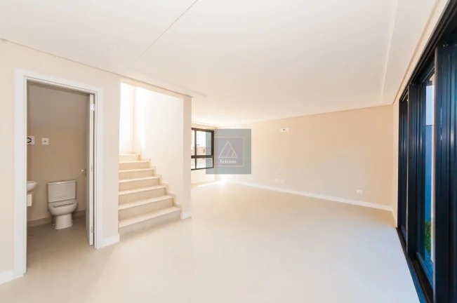 Imagem SANTA FELICIDADE - Sobrado em Condomínio Fechado. 3 suítes. 2 vagas. 169 m² privativos.