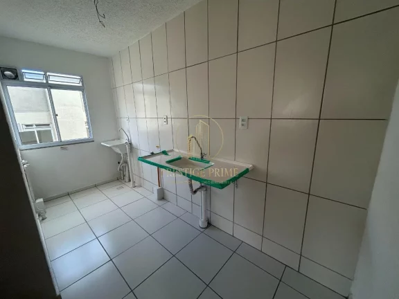 Imagem Alugo apartamento com 2 quartos, sala, varanda, cozinha e banheiro. Piso laminado na sala e quartos....