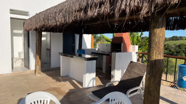 Imagem Chácara em Araçoiaba da Serra-SP: 5 quartos, 3 suítes, 230m² de área, venda ou locação no Campo do Meio.