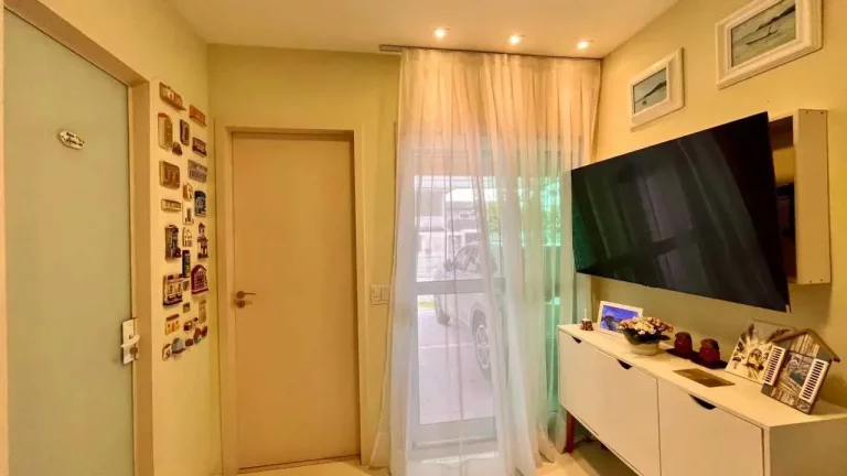 Imagem Casa com 3 dormitórios sendo 2 suítes e 1 vaga, a 150m do mar em Bombinhas/SC