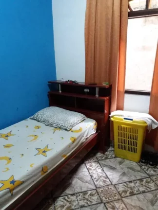 Imagem Sobrado com 4 dormitórios para alugar, 240 m² por R$ 2.400/mês - Parque Gerassi - Santo André/SP