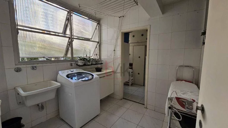 Imagem Apartamento com 131m² mobiliado à venda em Moema.