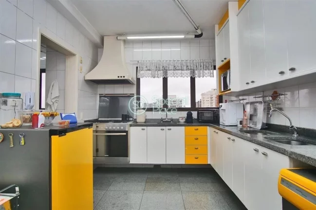 Imagem Apartamento ensolarado, prédio recuado, com linda vista, 200 metros, 4 dormitórios, 4 suítes, 4 v...
