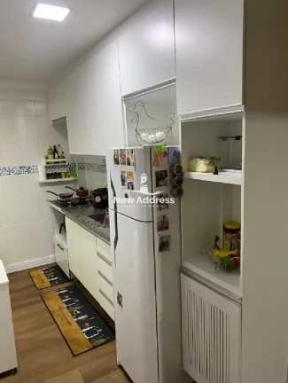 Imagem Apartamento 2 quartos reformado com 70m², piso laminado novo, cozinha planejada e banheiro renovado. Oportunidade! Não aceita financiamento bancário.