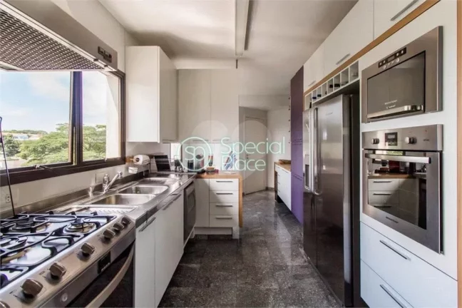 Imagem Localizado em Moema Índios, totalmente fora de rota, apartamento amplo. possui 172 metros, living c...