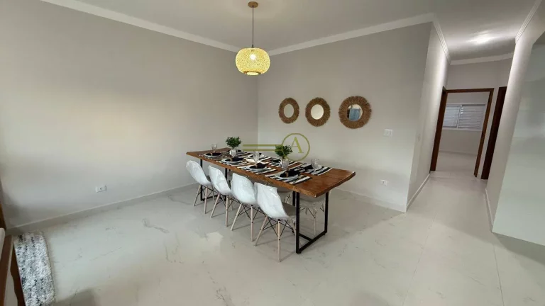 Imagem SOMENTE 200 METROS DA PRAIA - Casa térrea á venda com linda decoração e mar
