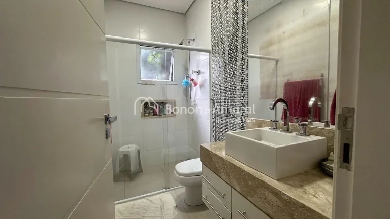 Imagem Este lindo sobrado em estilo moderno oferece ambientes amplos, integrados e pensados para o conforto...