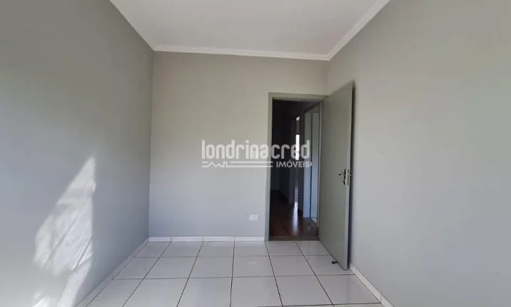 Imagem Imperdível! Sobrado à Venda 123m² – 3 Quartos – Frente para Praça – Localização Privilegiada Próxima ao Shopping Norte – Londrina