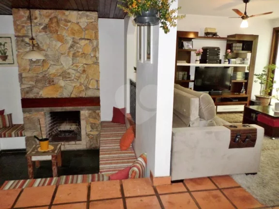 Imagem Casa à venda com 4 quartos, sendo 2 suítes, em Morumbi, São Paulo - SP