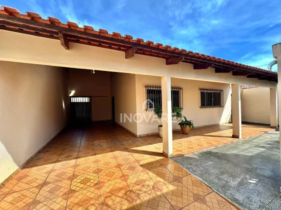 Imagem Casa com 3 dormitórios à venda, 260 m² por R$ 670.000,00 - Setor Social - Itumbiara/GO