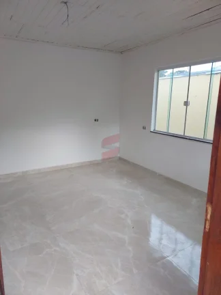 Imagem VENDO UMA BELÍSSIMA CASA EM PIRAQUARA
BAIRRO : JARDIM SANTA HELENATerreno com 560 metros quadrados sendo 14x40, área construída 144m2
A casa disponibiliza de: 
- 3 suites e mais 1 banheiro social
- Banheiros com box e revestimento de porcelanato
- Sala de