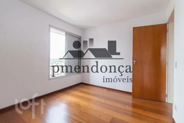 Imagem Lindo apartamento no último andar, com uma bela vista, planta espaçosa e muita luminosidade natura...