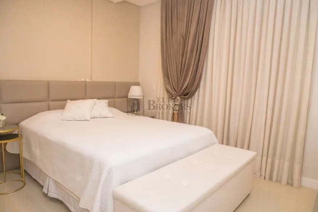 Imagem Apartamento Vista Mar com 4 dormitórios à venda no Centro de Balneário Camboriú/