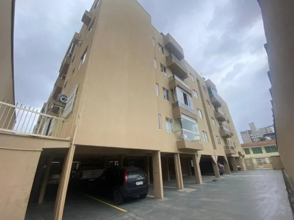 Imagem Apartamento mobiliado com churrasqueira a carvão e varanda na quadra mar na praia de Gravatá em Navegantes a venda pela Imobiliária Adriano Carpes
