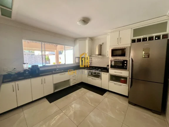 Imagem GH1962

O sobrado possui 

- 3 suítes plenas (sendo 1 com sacada)
- Sala 3 ambientes 
- Cozinha ame...