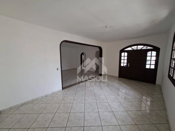 Imagem À VENDA – CASA DUPLEX com 3 quartos / 2 suítes / 2 vagas cobertas com 264 m² em via de grande circulação no Centro de Vila Velha.