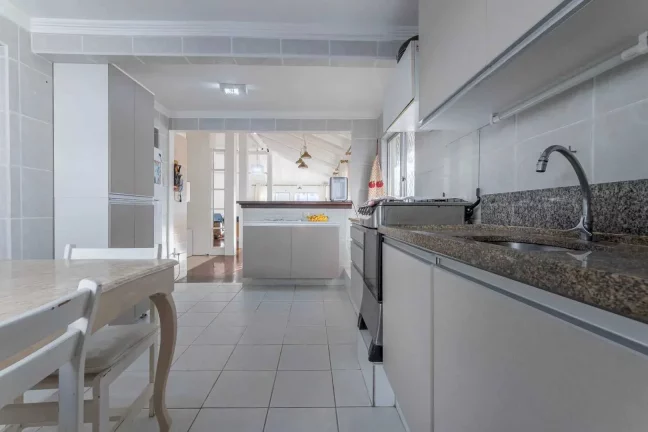 Imagem Apartamento com 4 dormitórios sendo 2 suítes e 2 vagas no Centro de Balneário Camboriú