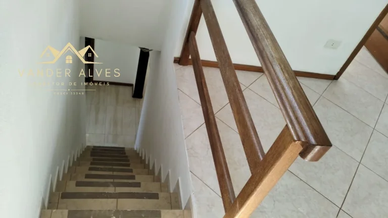 Imagem Imperdível casa para venda ou locação em Foz do Iguaçu-PR, 4 quartos, 1 suite, 2 salas, 2 banheiros, 3 vagas de garagem.