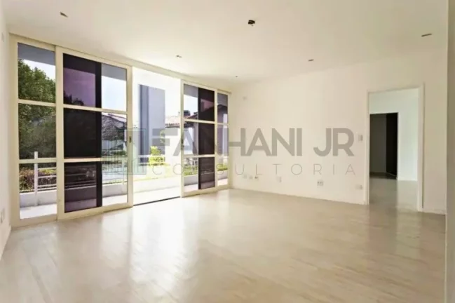 Imagem Imperdível: Casa Comercial à Venda em São Paulo-SP, Jardim Europa - 4 Salas, 4 Banheiros, 10 Vagas, 830m²!