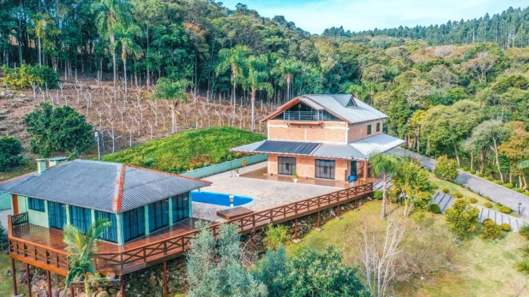 Imagem Chácara com 8 Quartos à Venda, 34.000 m² em Bateias - Campo Largo