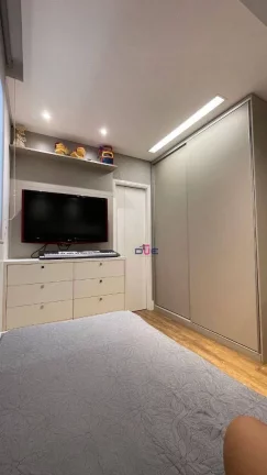 Imagem Lindo sobrado triplex com 2 suites, 4 banheiros, espaço goumert com churrasqueira, garagem box , piscina e salão de festas.
