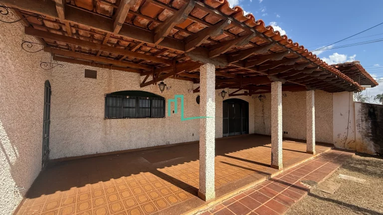 Imagem EXCELENTE IMÓVEL COMERCIAL/RESIDENCIAL DISPONIVEL Á VENDA NA VILA INDUSTRIAL EM LOCALIZAÇÃO PRIVILEGIADA DO BAIRRO COM 04 LOTES NO TOTAL.