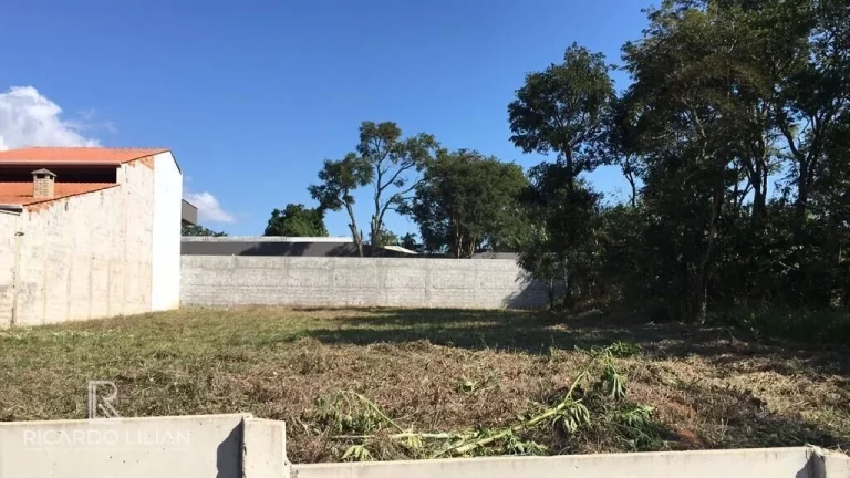 Descubra o seu refúgio de luxo no coração do Jardim dos Pinheiros, em Atibaia!