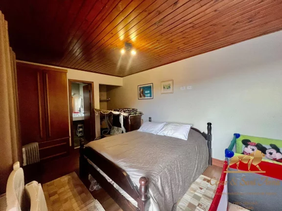 Imagem Linda casa a venda, com vista para centro de Campos do Jordão.