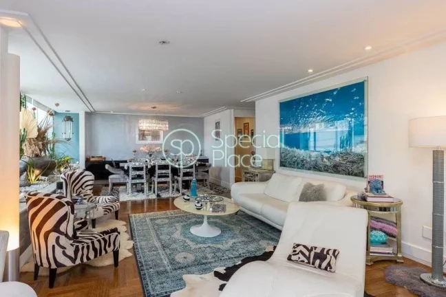 Imagem Apartamento com 180m², reformado na parte plana do Jardim América. Possui piso em tacos de madeira...