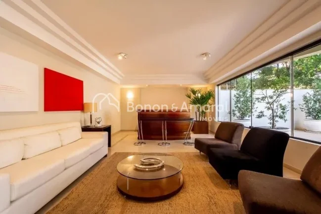 Imagem Com 81 m², o imóvel possui dois pavimentos: No pavimento inferior contém sala para dois ambientes...