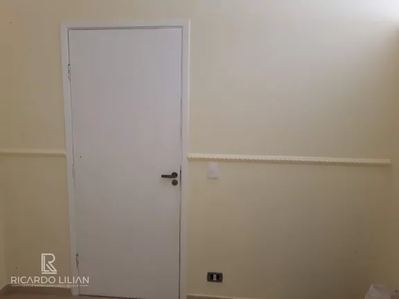 Imagem Sobrado com 5 kitnets independentes em localização estratégica para renda