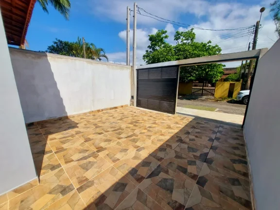 Imagem Casa para Venda em Itanhaém, Guacyra, 3 dormitórios, 1 suíte, 2 banheiros, 3 vagas