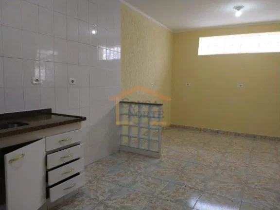 Imagem Casa térrea, 1 dormitório com closet, sala 2 ambientes, cozinha, banheiro social, lavanderia, pequ...