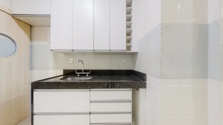 Imagem Apartamento 140M², 3Q, 1 Suíte, 2 Banheiros, 1 Vaga, Academia, Armários.