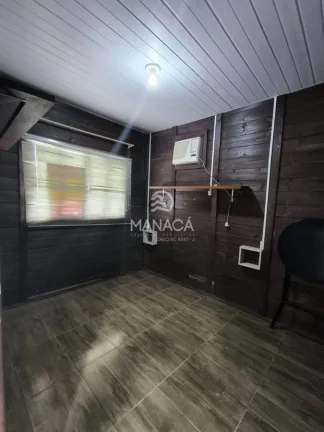 Imagem Kitnet de madeira com 32m² para alugar, 2 quartos, São Cristóvão em Barra Velha - SC
