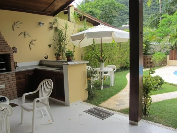 Imagem Casa em condomínio a venda na praia do Lazaro em Ubatuba!