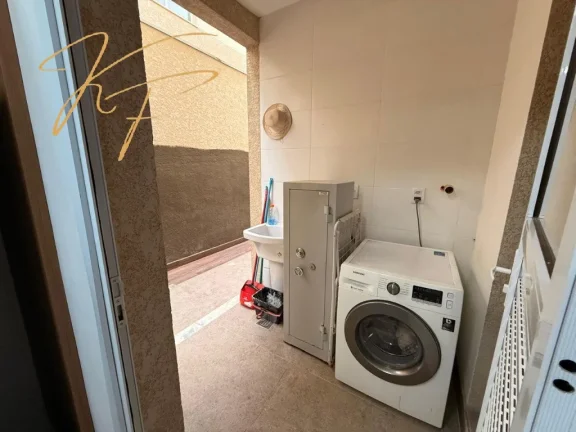 Imagem Imperdível casa à venda em Louveira-SP: 3 quartos, 2 suítes, 2 salas, 3 banheiros, 2 vagas, 107m²!