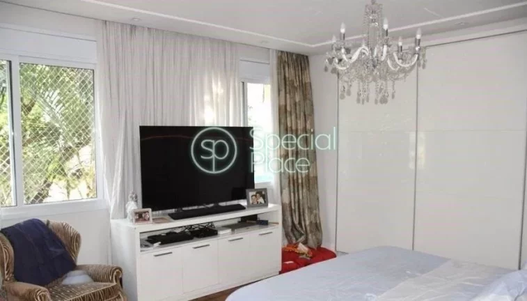 Imagem Excelente apartamento com 250m², reformado, espaços generosos, com terraço e excelente localizaç...