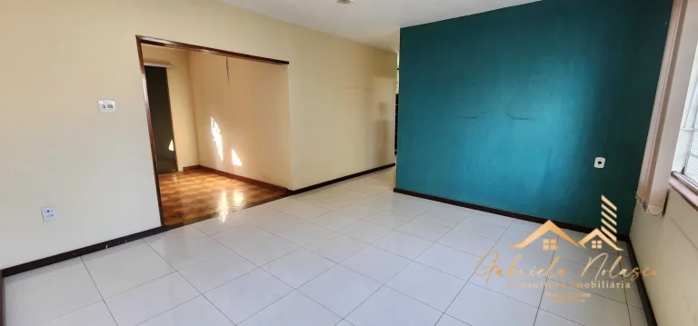 Imagem Linda Casa no centro de Mogi Mirim com 4 dormitórios