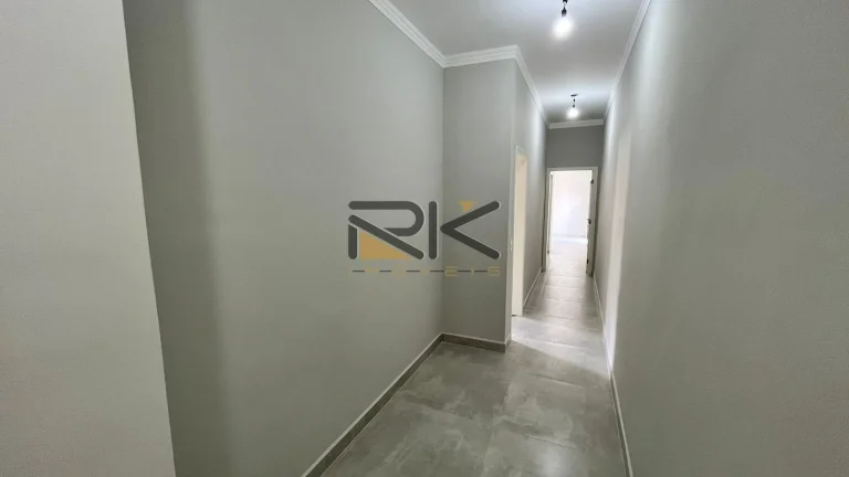 Imagem CASA EM CONDOMINIO FECHADO COM 4 DORMITÓRIOS SENDO 4 SUÍTES,2 VAGAS DE GARAGEM,VARANDA GOURMET COM CHURRASQUEIRA E PISCINA.