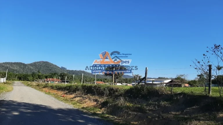Imagem Adriano Carpes Imóveis vende terreno grande as margens da BR 101 em Balneário Piçarras.