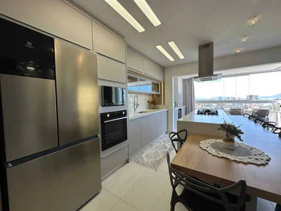 Imagem Apartamento mobiliado com 3 dormitórios e 2 vagas de garagem em Navegantes/SC