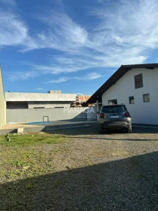 Imagem Casa com Piscina na Primeira Quadra, Barra Velha!